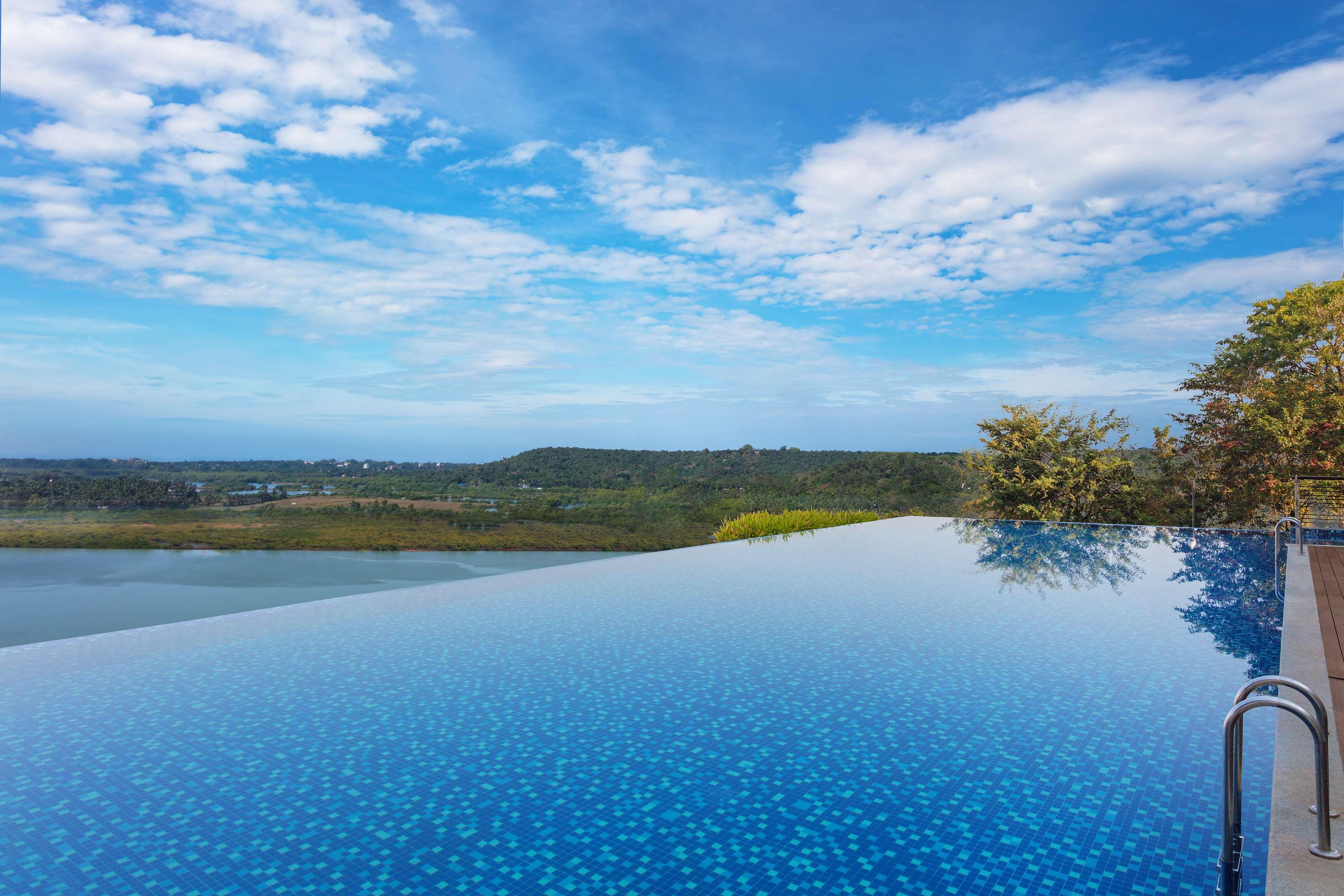 Doubletree By Hilton Goa - Panaji Exterior foto