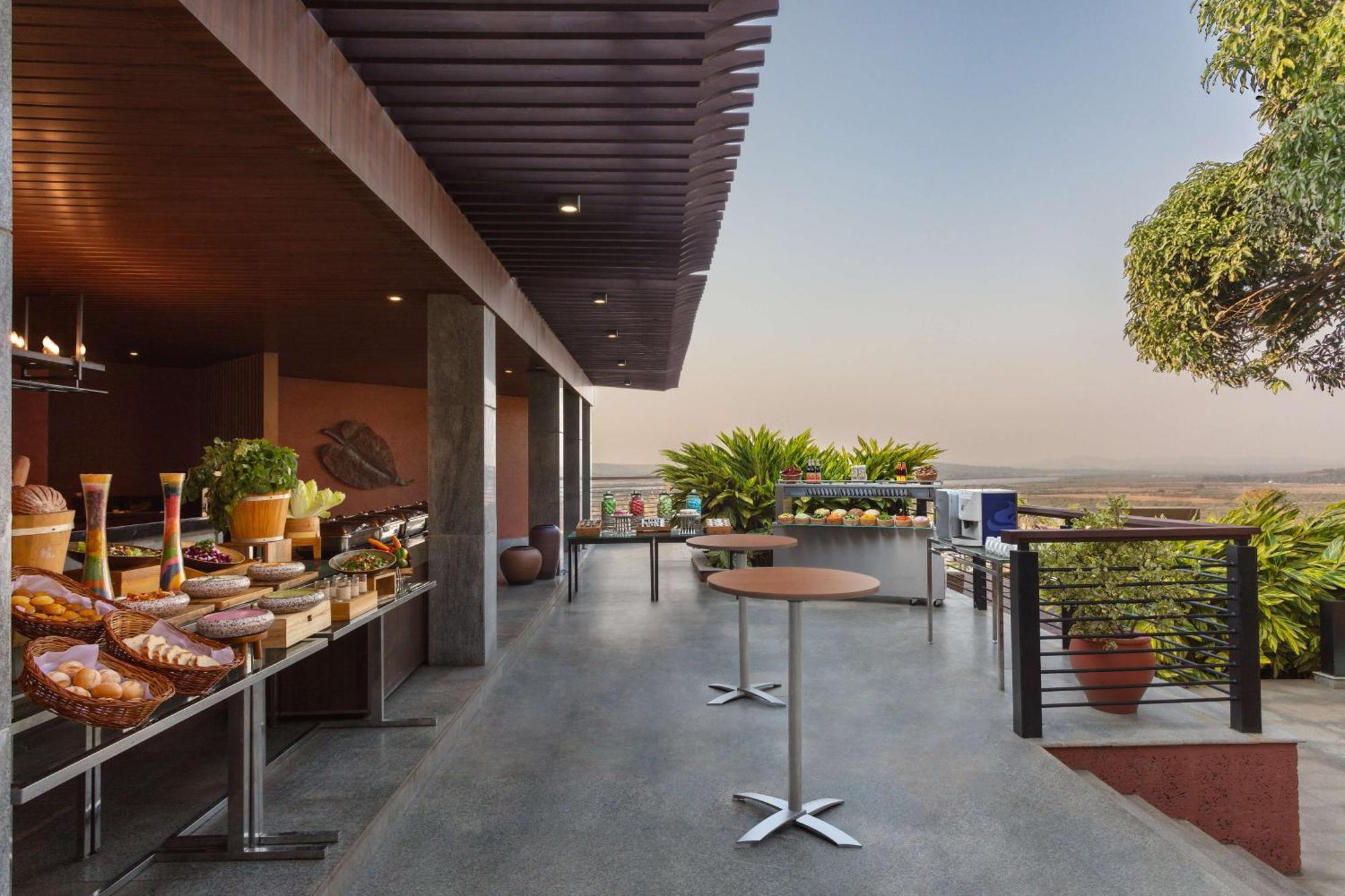 Doubletree By Hilton Goa - Panaji Exterior foto