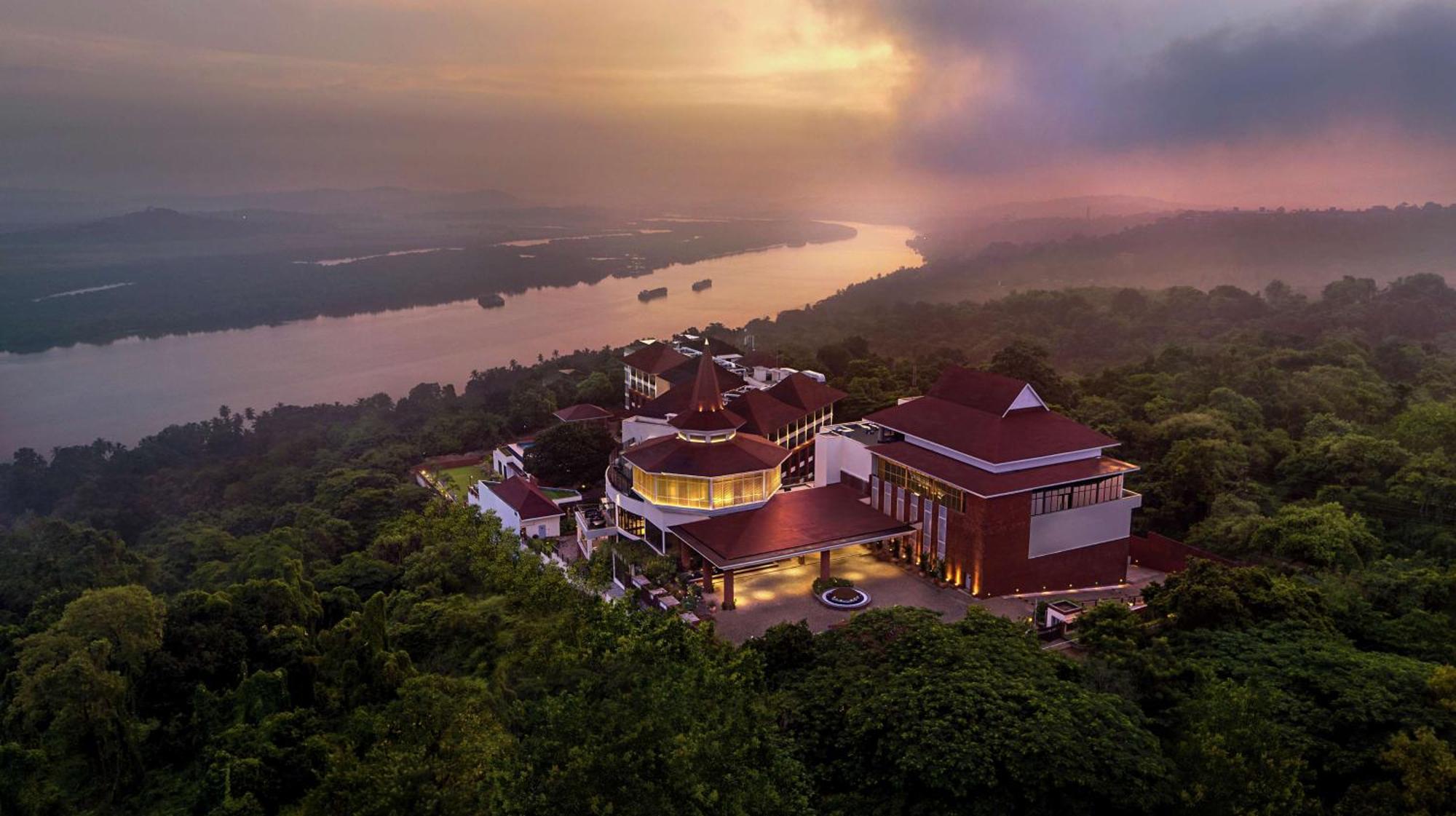Doubletree By Hilton Goa - Panaji Exterior foto